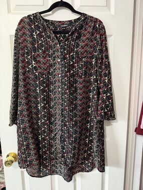 Roz & Ali Black Geometric Long-Sleeve Tunic with Red and Cream Details